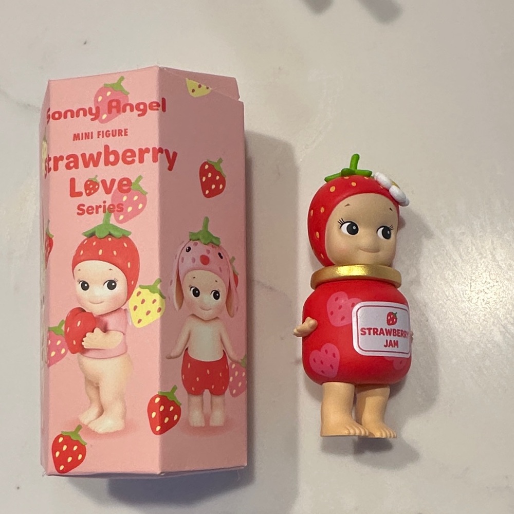 Sonny Angel Strawberry Love Mini Figure
